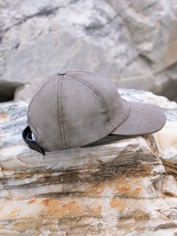 Reinhard Plank Base Linen Cap