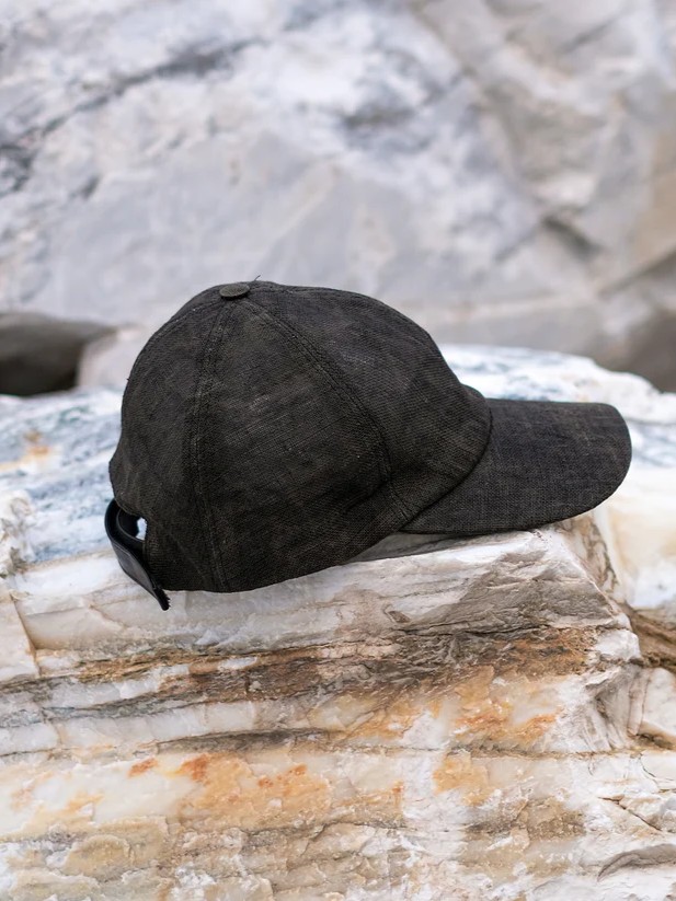 Reinhard Plank Base Linen Cap
