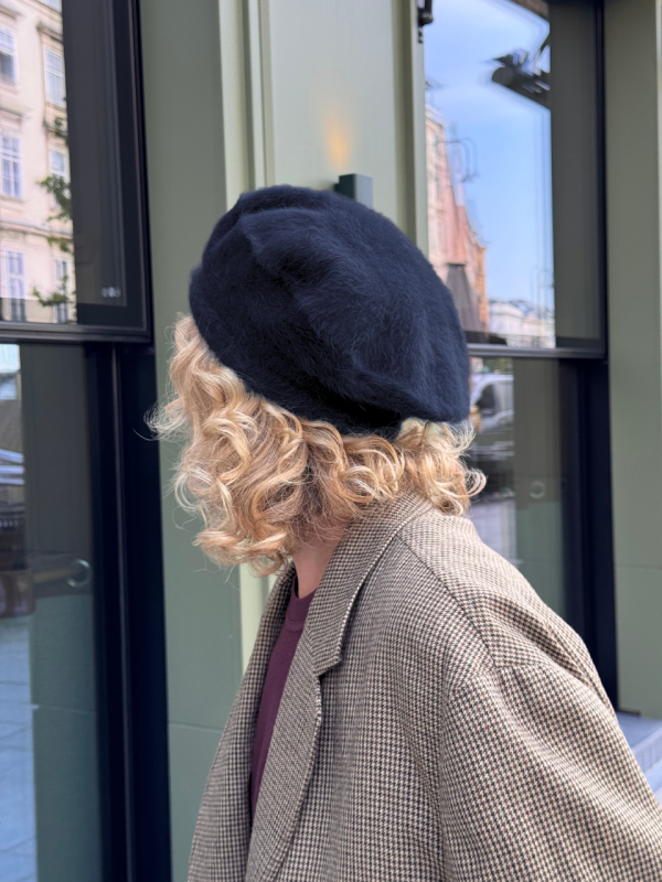 Reinhard Plank Basco Angora Beret - Image 3