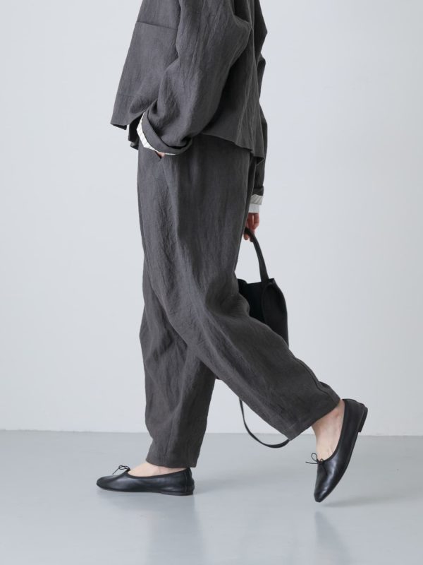 KAGURE Tucked Tapered Pants