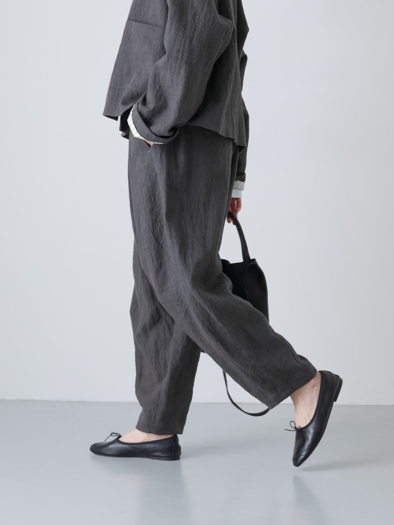 KAGURE Tucked Tapered Pants