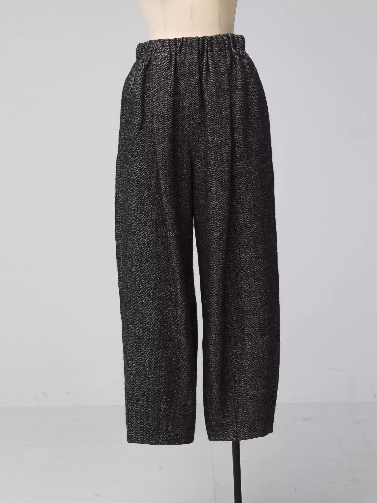 KAGURE Wool Cropped Pants
