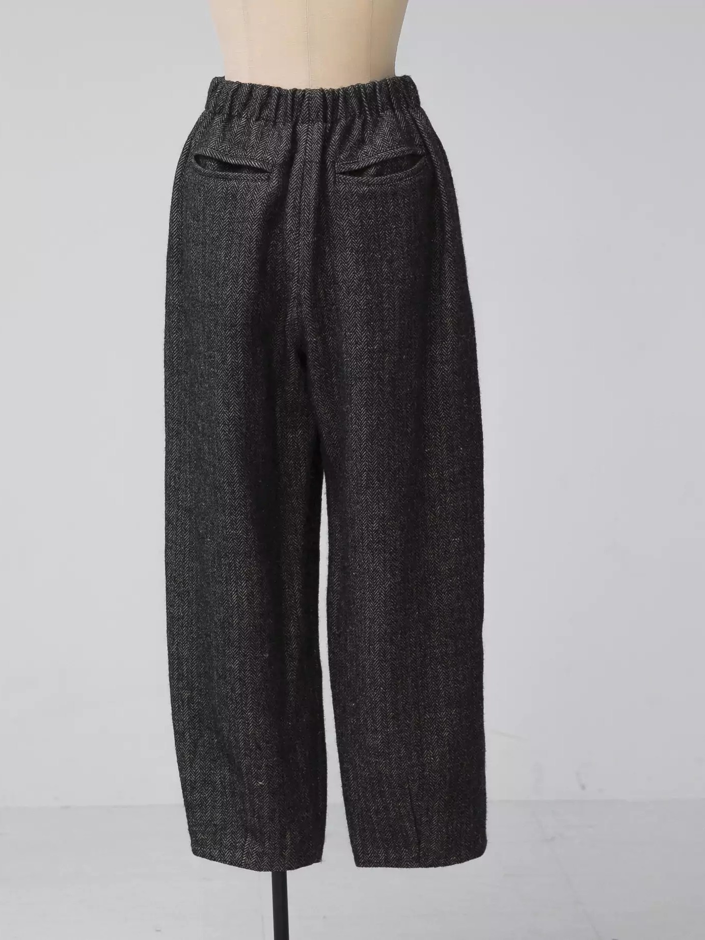 KAGURE Wool Cropped Pants