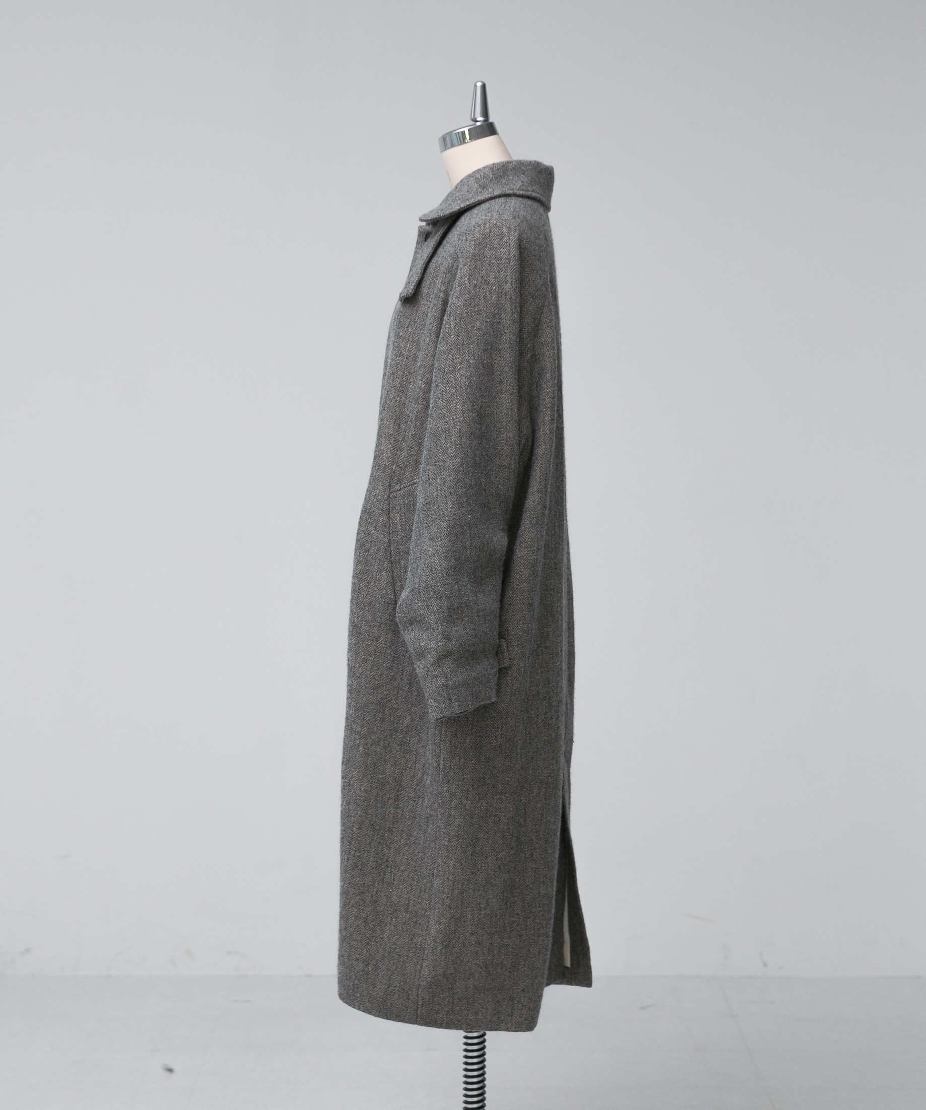 KAGURE Wool Balmacaan Coat
